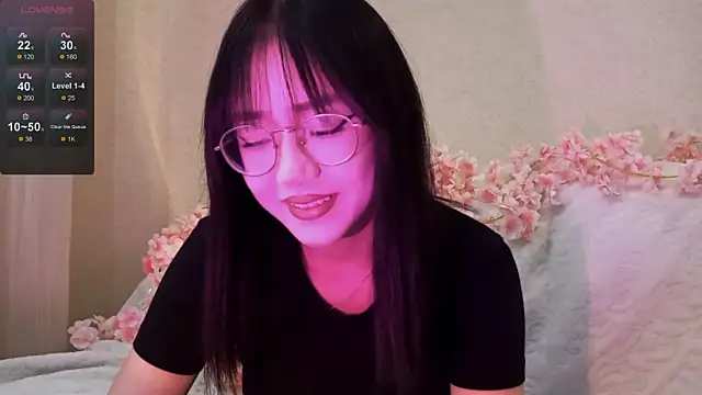 Snapshot of SolvedGlobe chatting on June 2026 01:06:01 PM SolvedGlobe online show from June 2026 01:06:01 PM