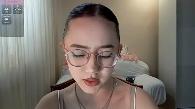 Snapshot of SolvedGlobe chatting on July 2026 01:06:01 PM SolvedGlobe online show from July 2026 01:06:01 PM