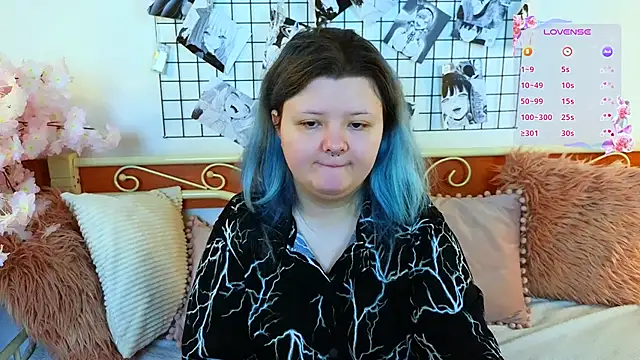 Snapshot of Lunaar_ chatting on May 2026 06:00:02 AM Lunaar online show from May 2026 06:00:02 AM