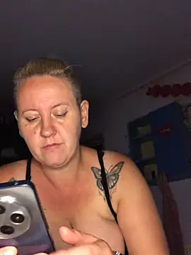 Snapshot of SofiaAmour chatting on July 2026 06:32:02 PM SofiaAmour online show from July 2026 06:32:02 PM
