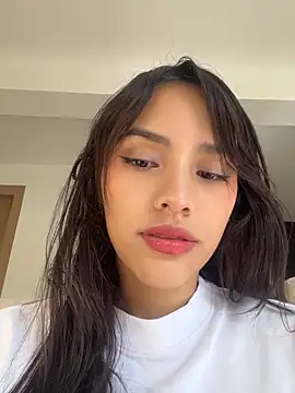 Mia-villalobos online show from May 2026 02:01:02 PM