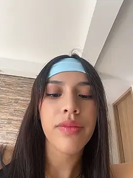 Mia-villalobos online show from May 2026 02:15:01 PM
