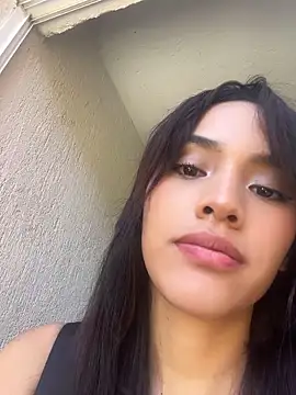 Mia-villalobos online show from May 2026 02:02:01 PM