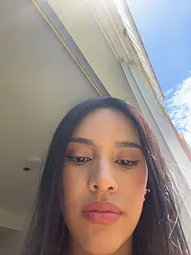 Mia-villalobos online show from April 2026 04:35:01 PM