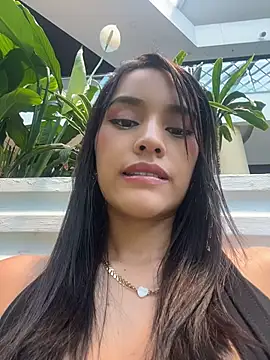 Mia-villalobos online show from May 2026 04:32:02 PM