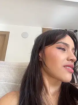 Mia-villalobos online show from April 2026 01:48:02 PM