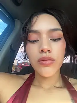 Mia-villalobos online show from May 2026 01:18:01 PM