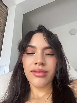 Mia-villalobos online show from May 2026 01:30:01 PM