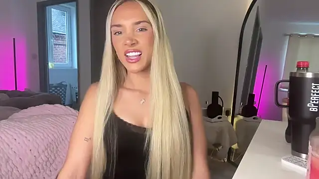 Snapshot of Naughtyblondex chatting on June 2026 07:52:02 PM Naughtyblondex online show from June 2026 07:52:02 PM