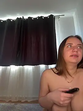 adellasweet online show from April 2026 12:17:02 PM