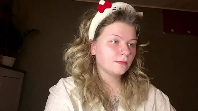 YoungAlina online show from April 2026 08:48:01 PM