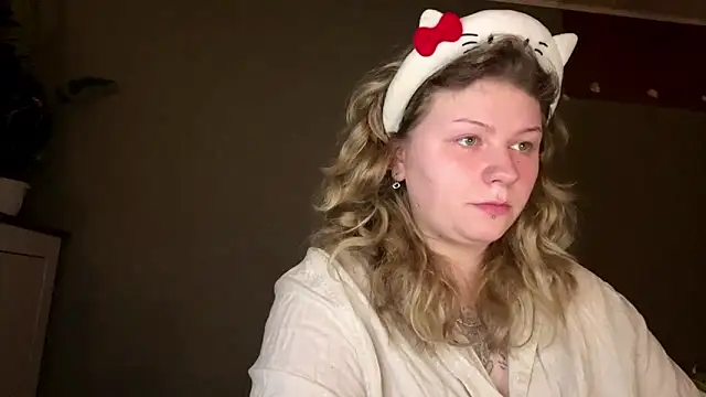 YoungAlina online show from April 2026 10:32:02 PM