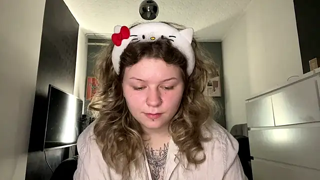 YoungAlina online show from April 2026 10:39:01 AM