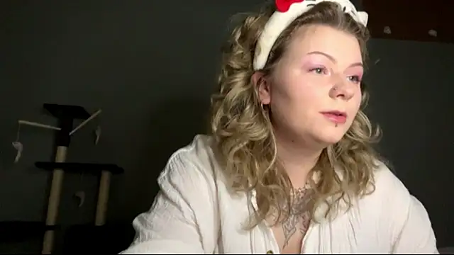 YoungAlina online show from March 2026 12:43:01 PM