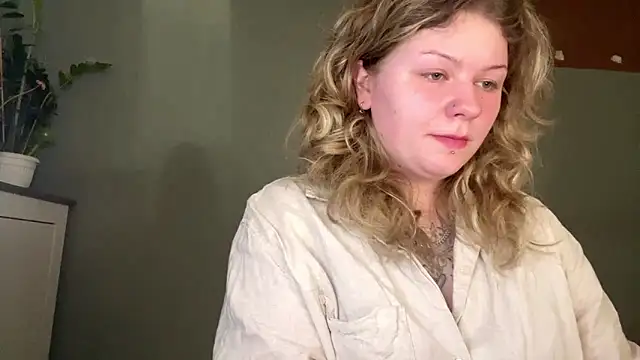 YoungAlina online show from April 2026 01:15:01 PM