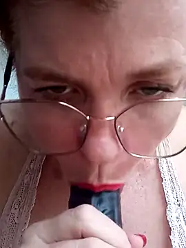 roxybykiss online show from April 2026 05:25:01 PM