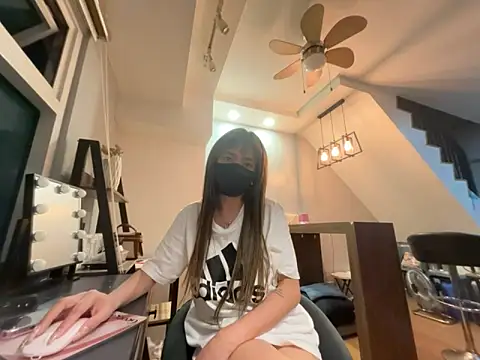 strawberryblossom93 online show from April 2026 04:24:02 PM