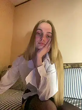 LunaVey online show from April 2026 05:52:02 PM