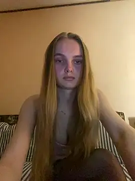LunaVey online show from April 2026 05:48:01 PM