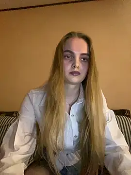 LunaVey online show from March 2026 05:03:01 PM