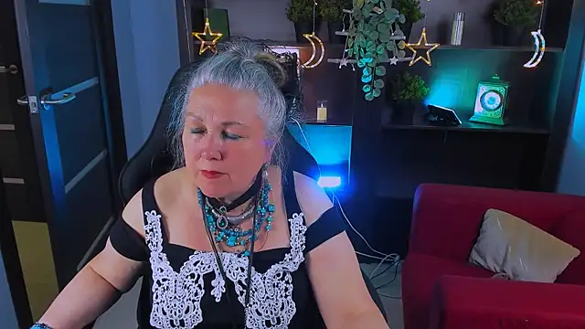 Snapshot of LilaMaharani chatting on May 2026 01:06:02 PM LilaMaharani online show from May 2026 01:06:02 PM