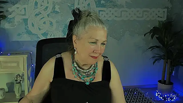 Snapshot of LilaMaharani chatting on May 2026 01:32:02 PM LilaMaharani online show from May 2026 01:32:02 PM