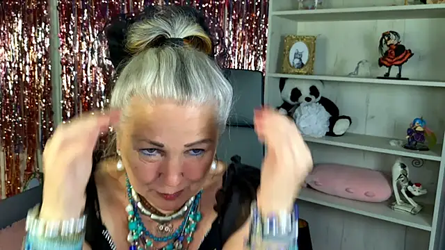 Snapshot of LilaMaharani chatting on June 2026 12:57:01 PM LilaMaharani online show from June 2026 12:57:01 PM
