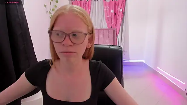 Albingirl online show from April 2026 08:21:01 PM