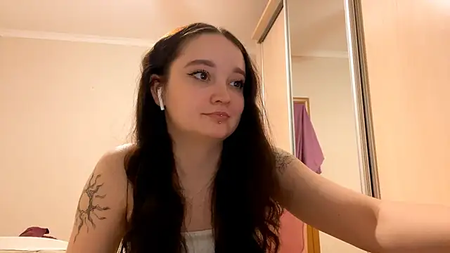 Snapshot of TrulaPhay chatting on March 2026 03:19:02 PM TrulaPhay online show from March 2026 03:19:02 PM