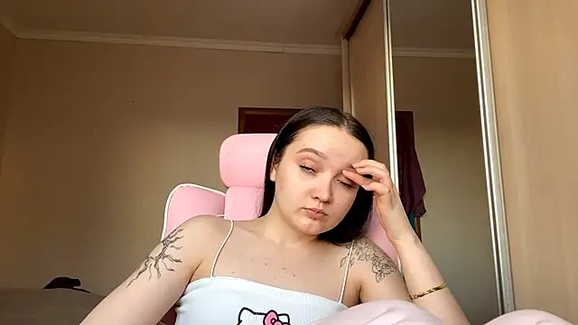 Snapshot of TrulaPhay chatting on March 2026 11:54:01 AM TrulaPhay online show from March 2026 11:54:01 AM