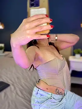 Jadee 01 online show from April 2026 11:06:01 PM