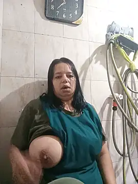 Snapshot of roxana_e43 chatting on June 2026 04:43:02 AM roxana e43 online show from June 2026 04:43:02 AM