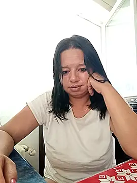 Snapshot of roxana_e43 chatting on June 2026 04:19:01 PM roxana e43 online show from June 2026 04:19:01 PM