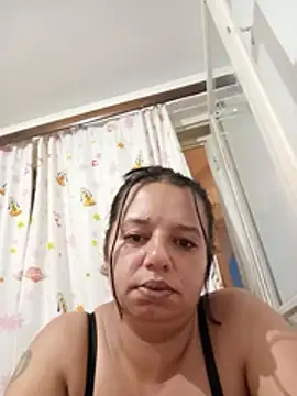 Snapshot of roxana_e43 chatting on July 2026 06:41:02 PM roxana e43 online show from July 2026 06:41:02 PM