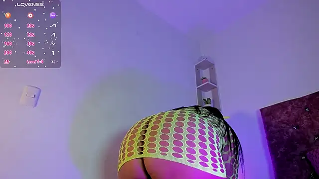 laurengarciaa online show from April 2026 10:18:02 AM