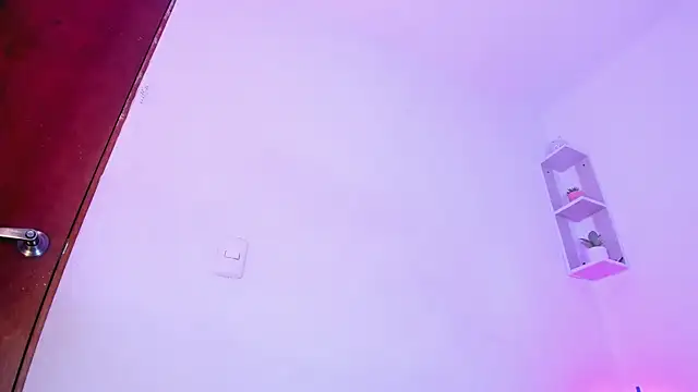 laurengarciaa online show from April 2026 09:44:02 AM