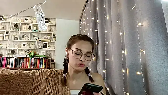 Snapshot of JInaMillsap chatting on March 2026 09:17:01 AM JInaMillsap online show from March 2026 09:17:01 AM