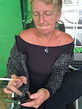 lescoquinsdu40 online show from May 2026 09:15:02 AM