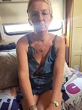 lescoquinsdu40 online show from March 2026 02:28:01 PM