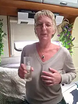 lescoquinsdu40 online show from May 2026 04:15:01 PM