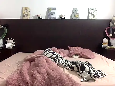 mommy-Milf online show from March 2026 02:05:01 PM