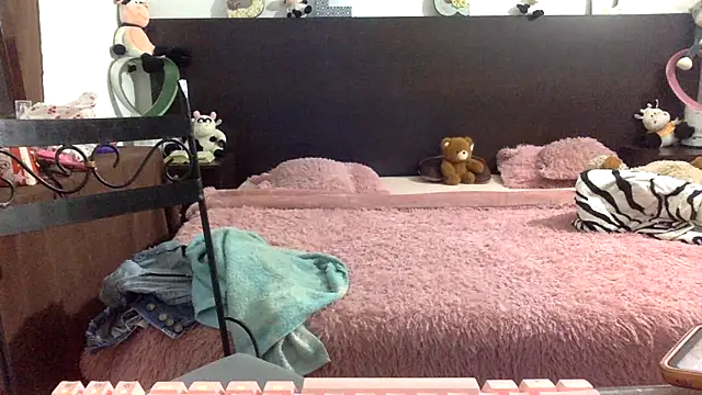 mommy-Milf online show from April 2026 02:04:02 AM