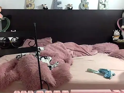 mommy-Milf online show from March 2026 01:56:01 PM