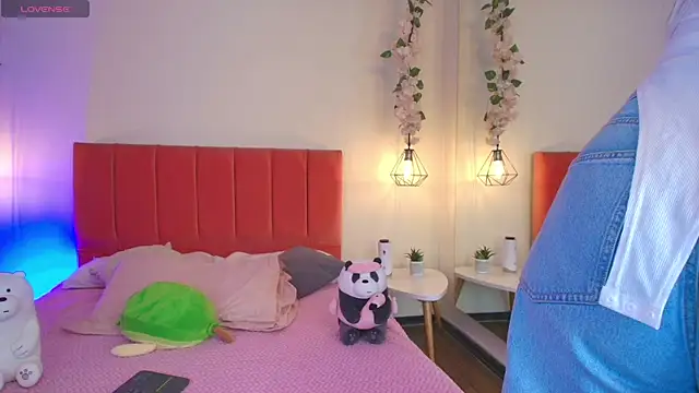 Caandace online show from March 2026 08:43:02 PM