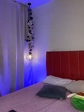 Caandace online show from April 2026 07:33:01 PM