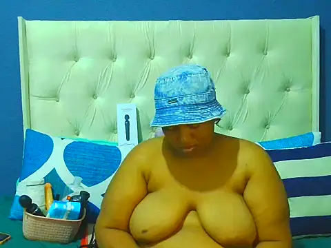 Snapshot of Cuddle_Zee chatting on March 2026 09:37:02 PM Cuddle Zee online show from March 2026 09:37:02 PM