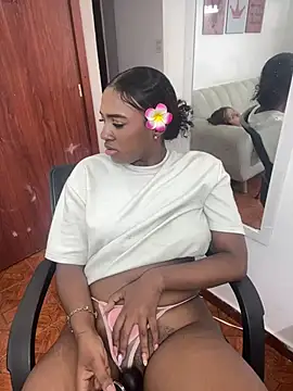 Emi rousse online show from April 2026 04:01:01 PM