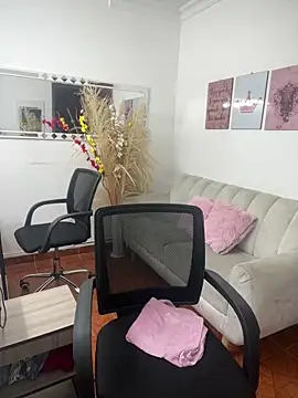 Emi rousse online show from March 2026 12:15:01 PM