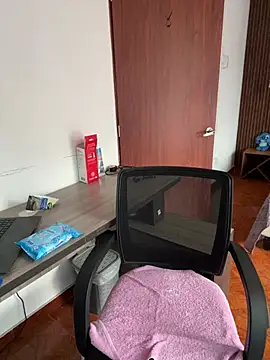 Emi rousse online show from March 2026 12:19:02 PM