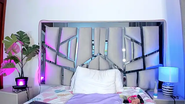 Snapshot of lucy_davies chatting on March 2026 05:08:02 AM lucy davies online show from March 2026 05:08:02 AM